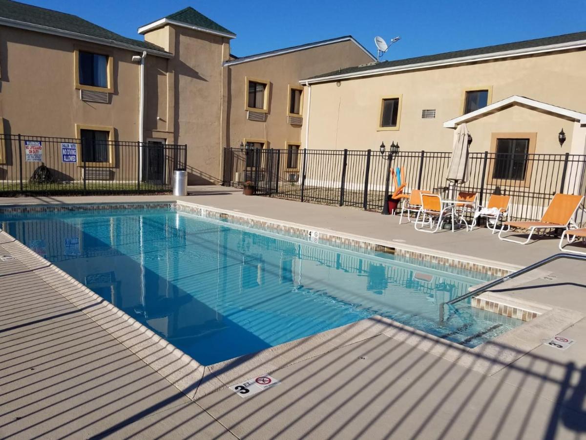 Hotel Lincoln Inn On Route 66 And Near I-55 Екстериор снимка